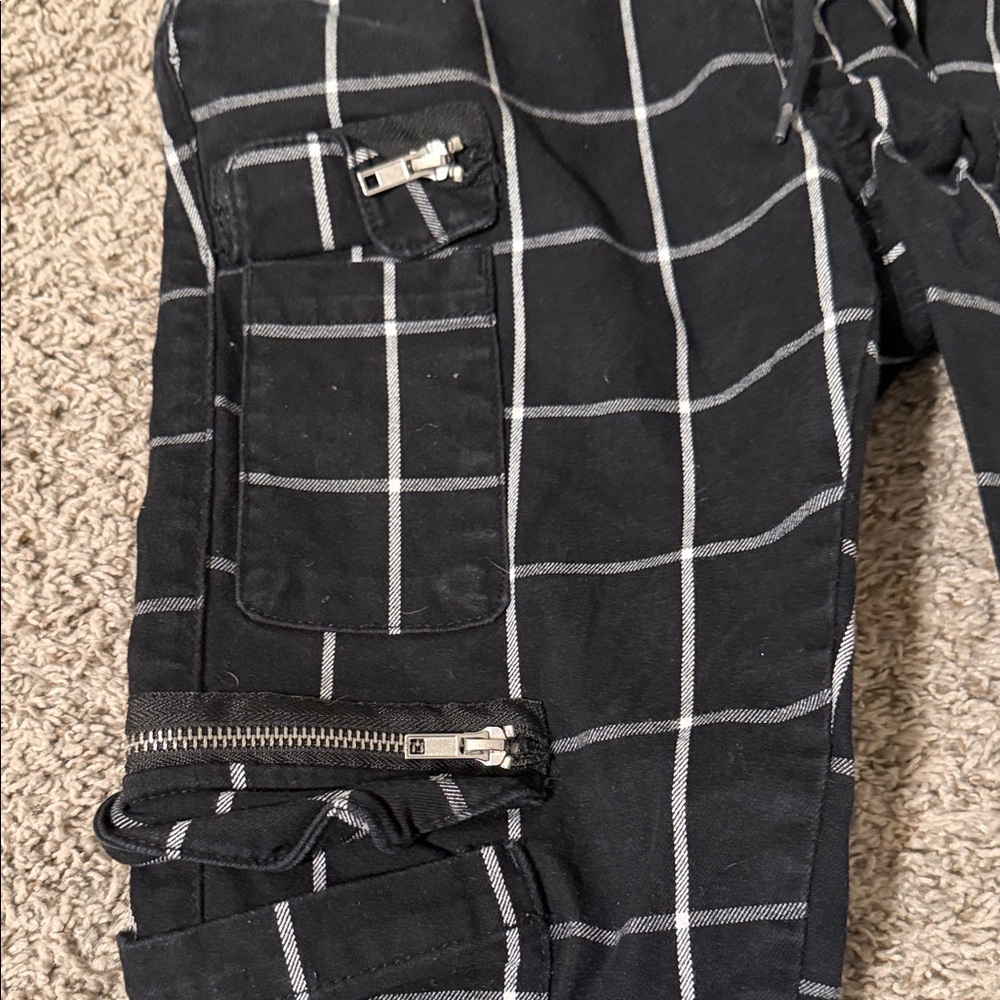 Hot Topic Black and White Grid Cargo Pants - Picture 4 of 8